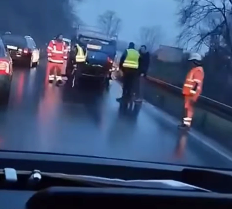 Auto se prevrnupo na krov kod Bariča